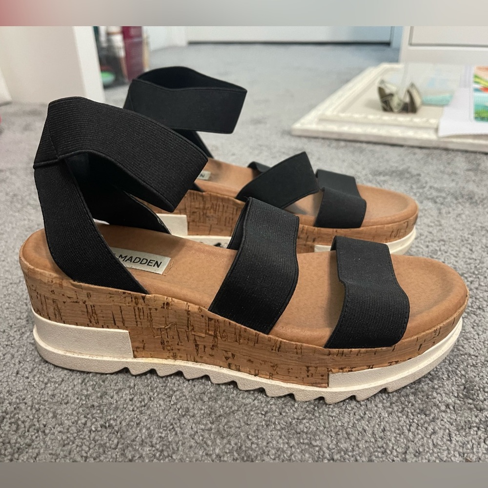 STEVE MADDEN Platform sandals! Size 6!